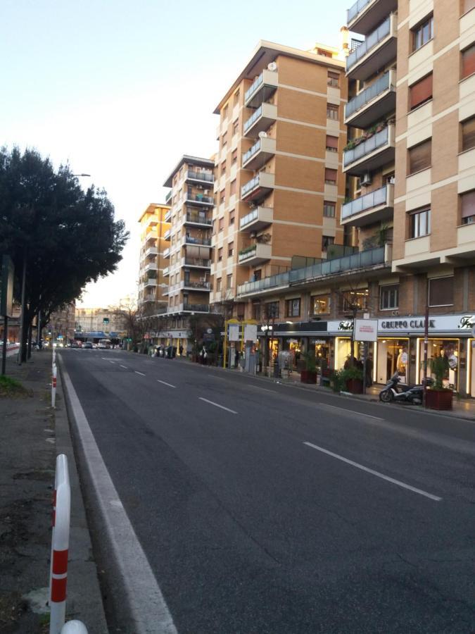 Roma Trastevere Station Экстерьер фото